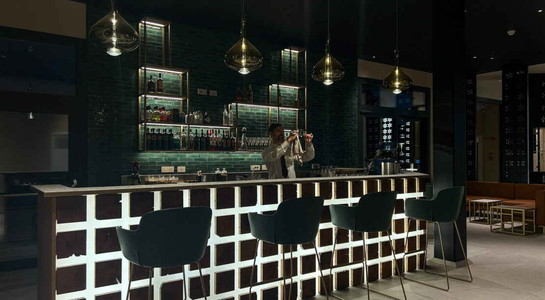 Lounge Bar Rosso Come